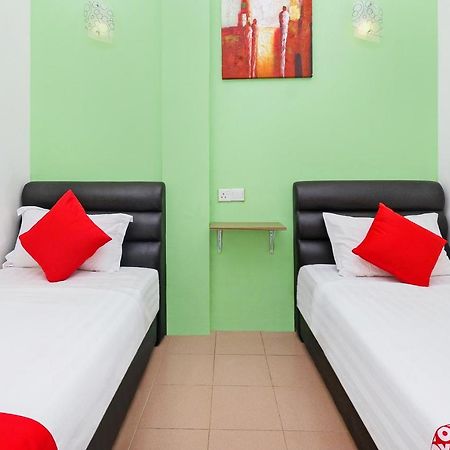 Oyo 850 Gold Star Hotel Chukai Экстерьер фото
