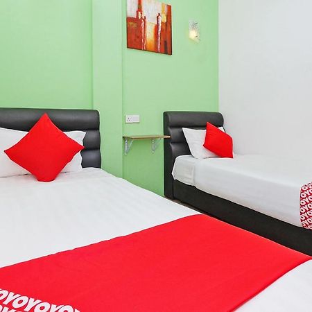 Oyo 850 Gold Star Hotel Chukai Экстерьер фото