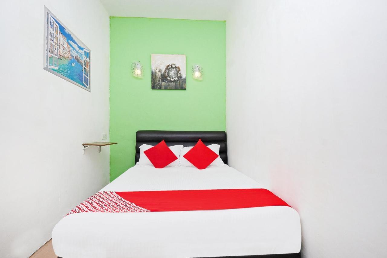 Oyo 850 Gold Star Hotel Chukai Экстерьер фото
