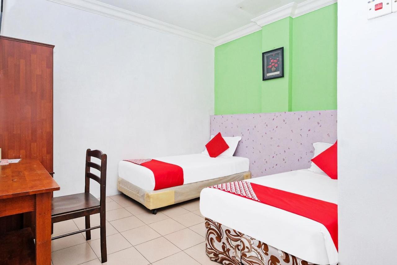 Oyo 850 Gold Star Hotel Chukai Экстерьер фото