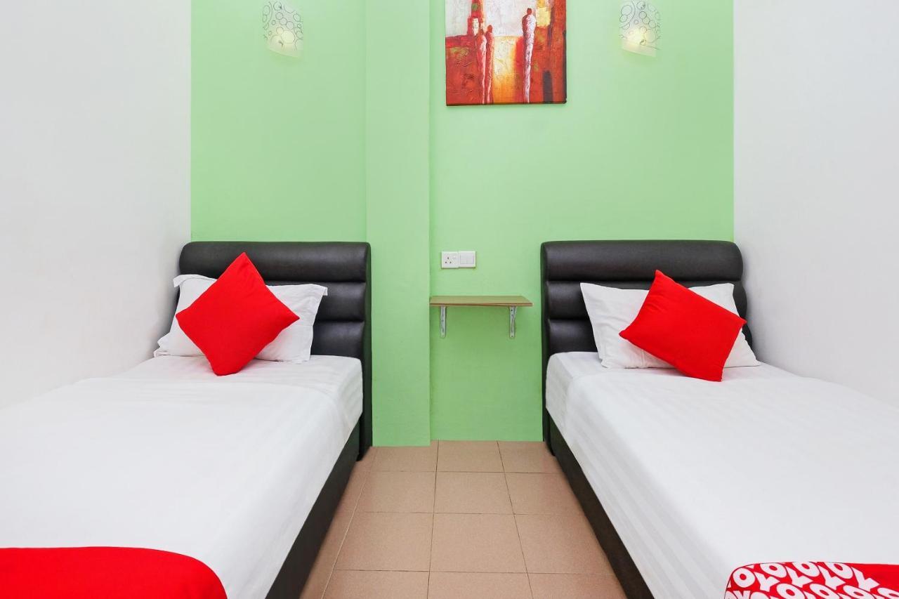 Oyo 850 Gold Star Hotel Chukai Экстерьер фото