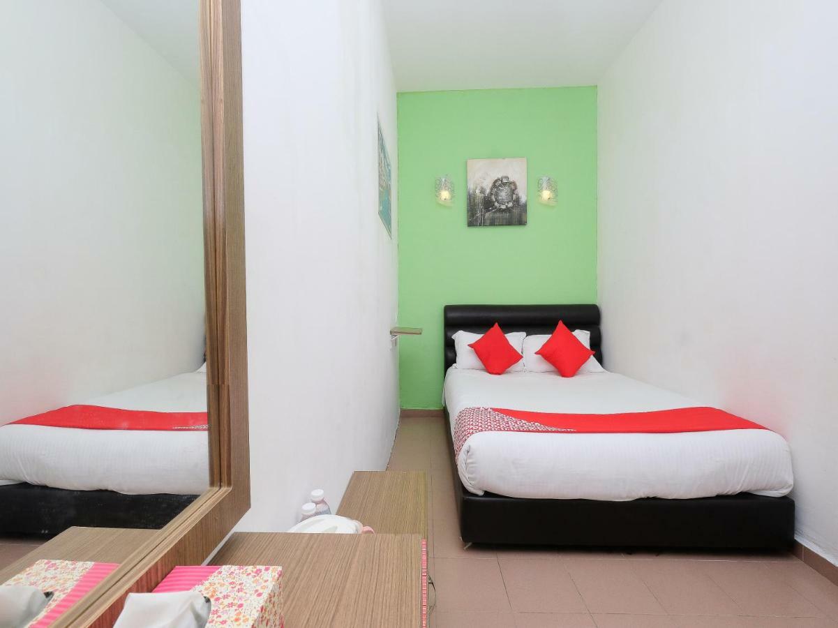 Oyo 850 Gold Star Hotel Chukai Экстерьер фото