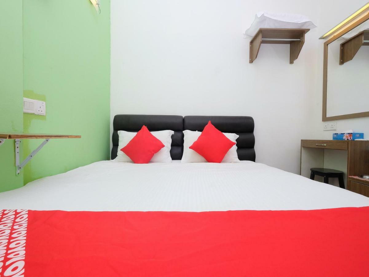 Oyo 850 Gold Star Hotel Chukai Экстерьер фото