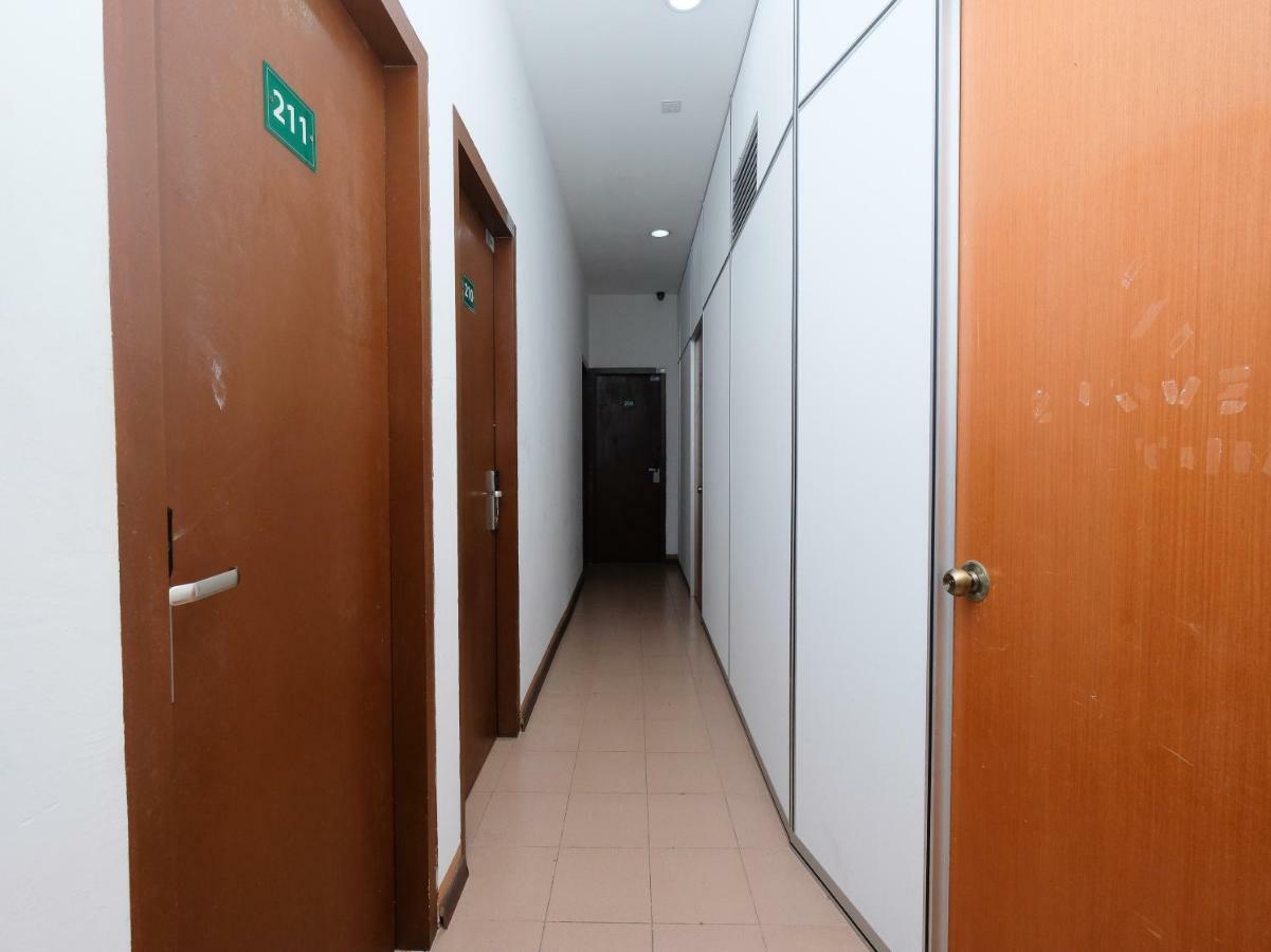 Oyo 850 Gold Star Hotel Chukai Экстерьер фото