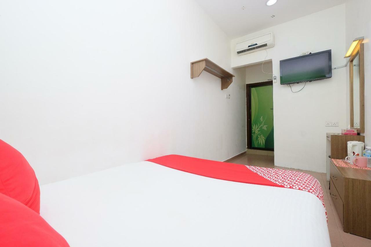 Oyo 850 Gold Star Hotel Chukai Экстерьер фото