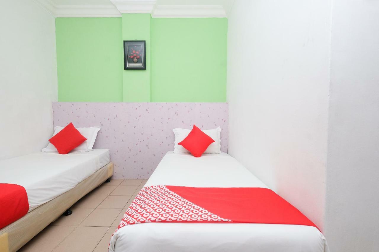 Oyo 850 Gold Star Hotel Chukai Экстерьер фото