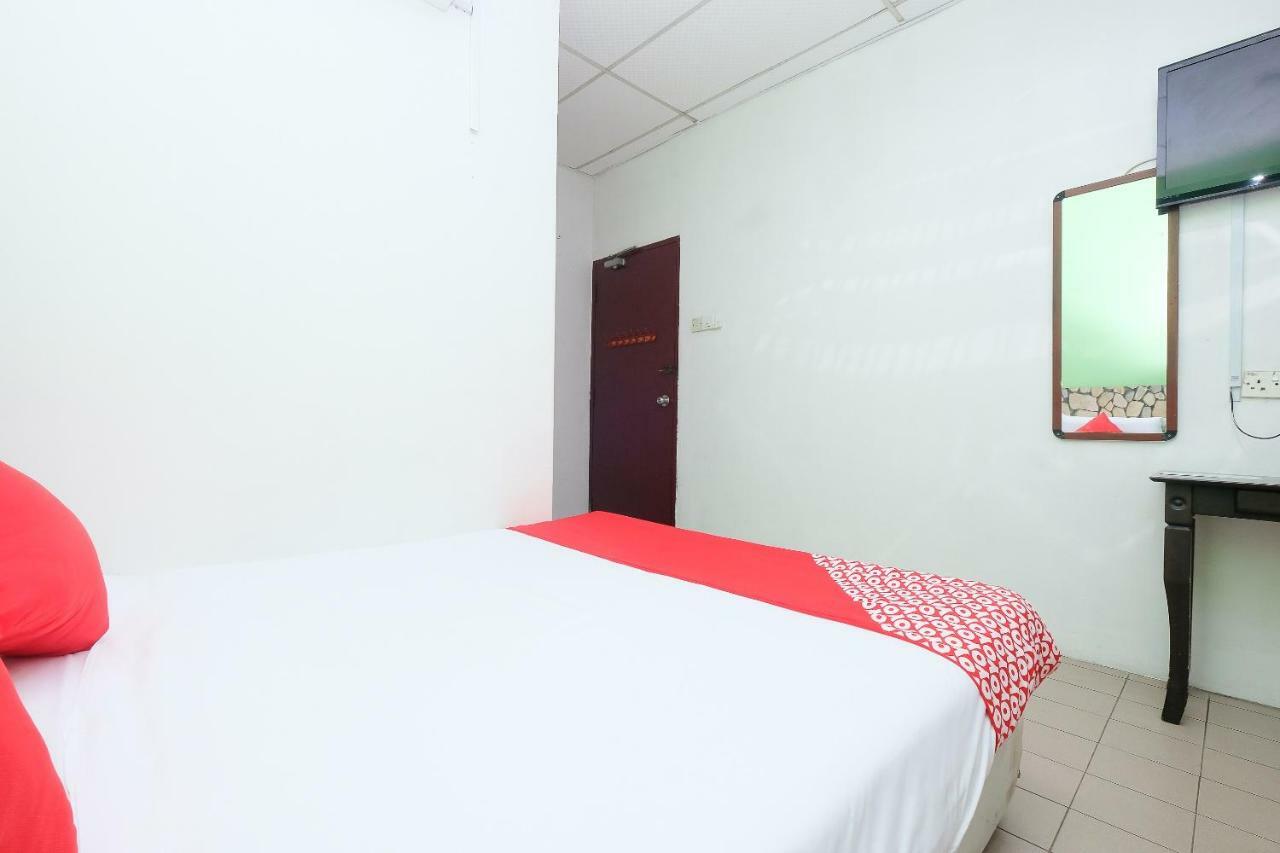 Oyo 850 Gold Star Hotel Chukai Экстерьер фото