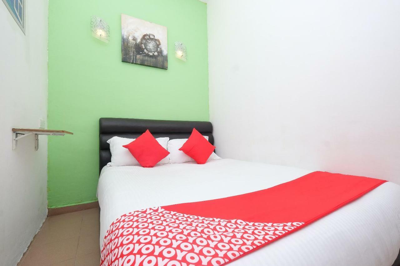 Oyo 850 Gold Star Hotel Chukai Экстерьер фото