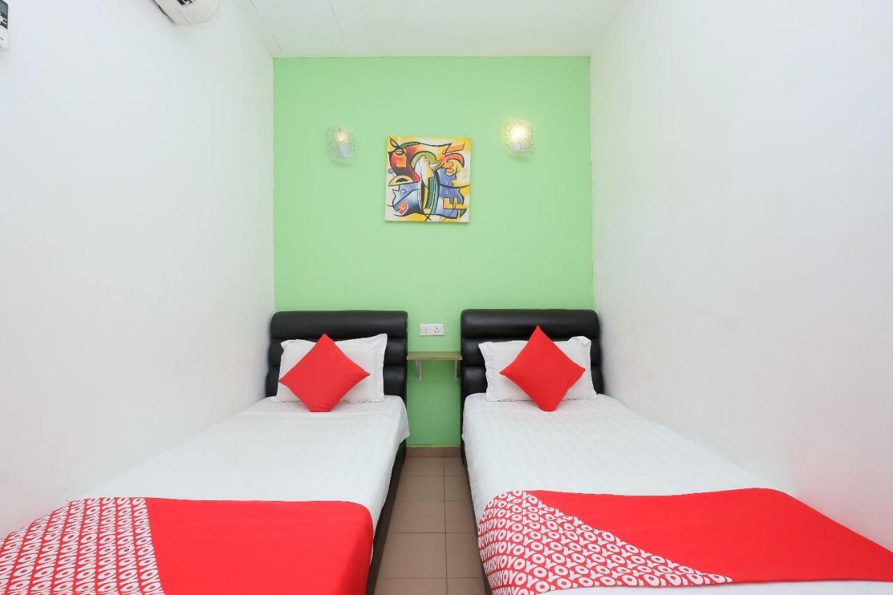 Oyo 850 Gold Star Hotel Chukai Экстерьер фото