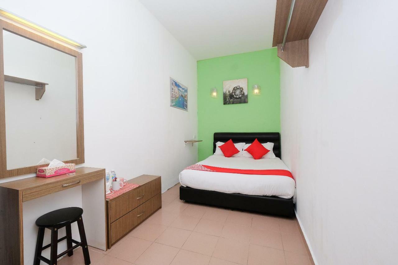 Oyo 850 Gold Star Hotel Chukai Экстерьер фото