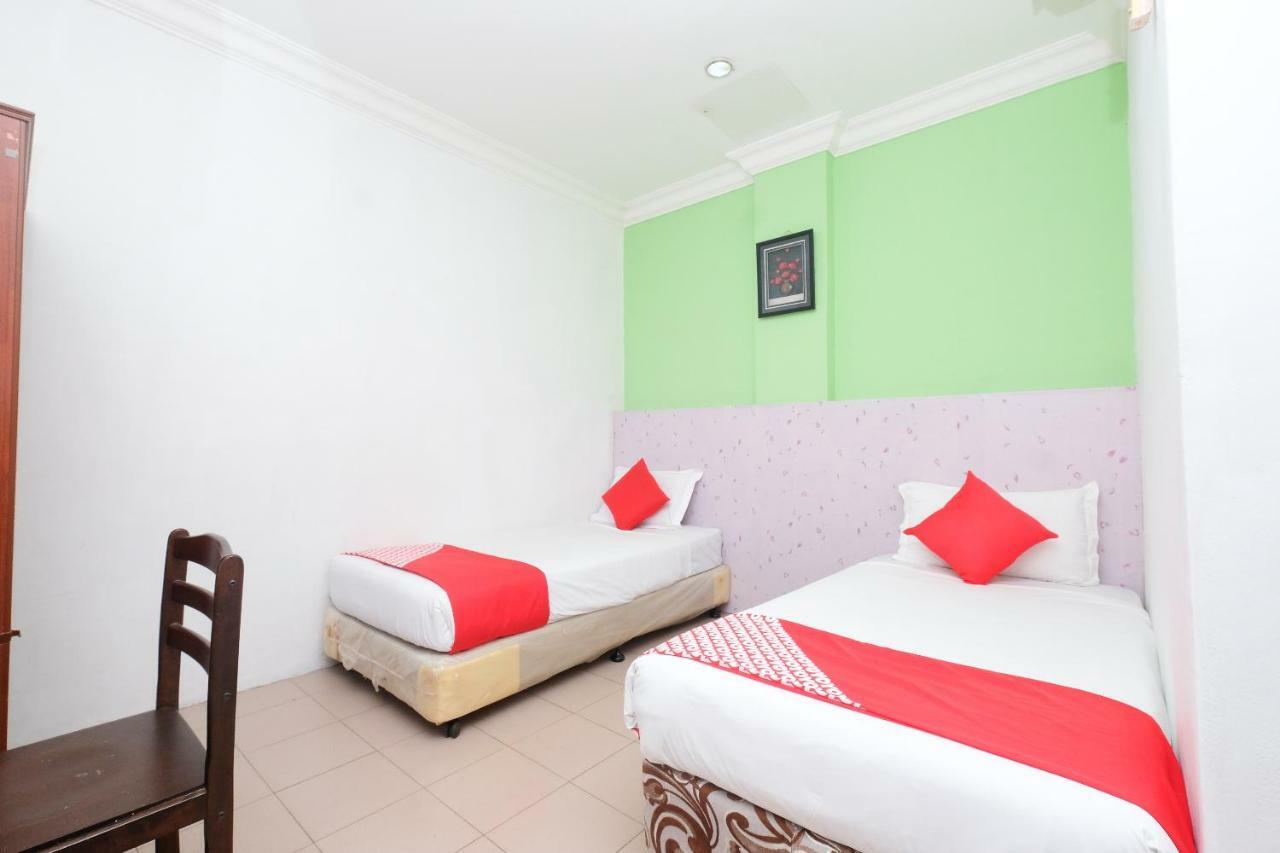 Oyo 850 Gold Star Hotel Chukai Экстерьер фото