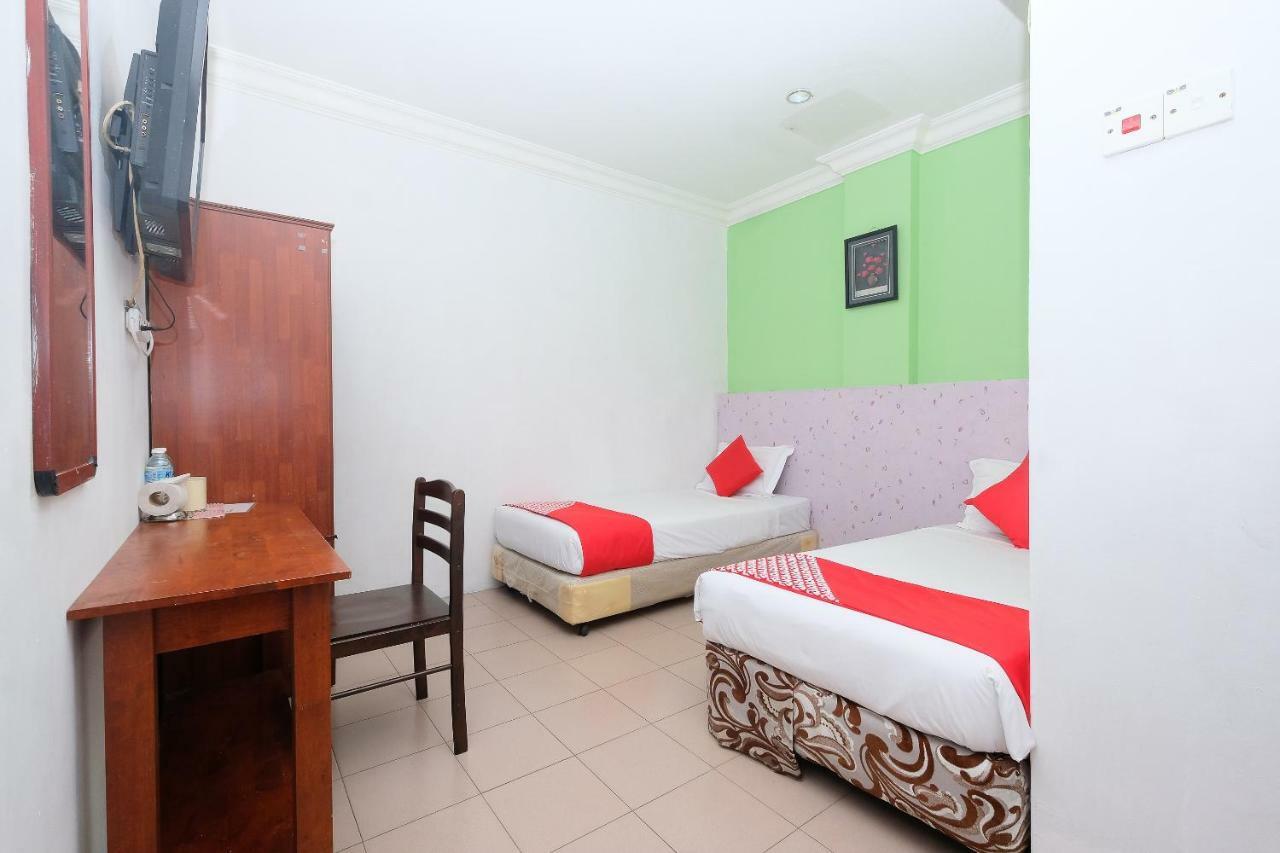 Oyo 850 Gold Star Hotel Chukai Экстерьер фото